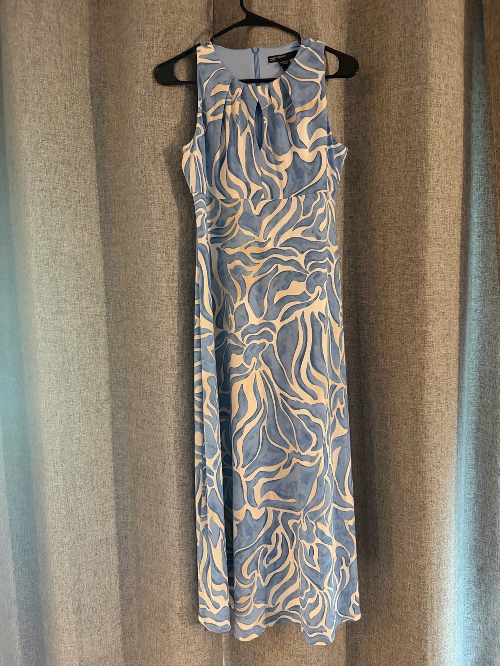 Maggy London Blue & White Abstract Sleeveless Maxi Dress